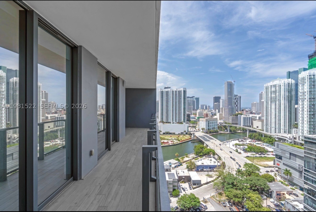 88 SW 7TH ST #2005, Miami FL 33130