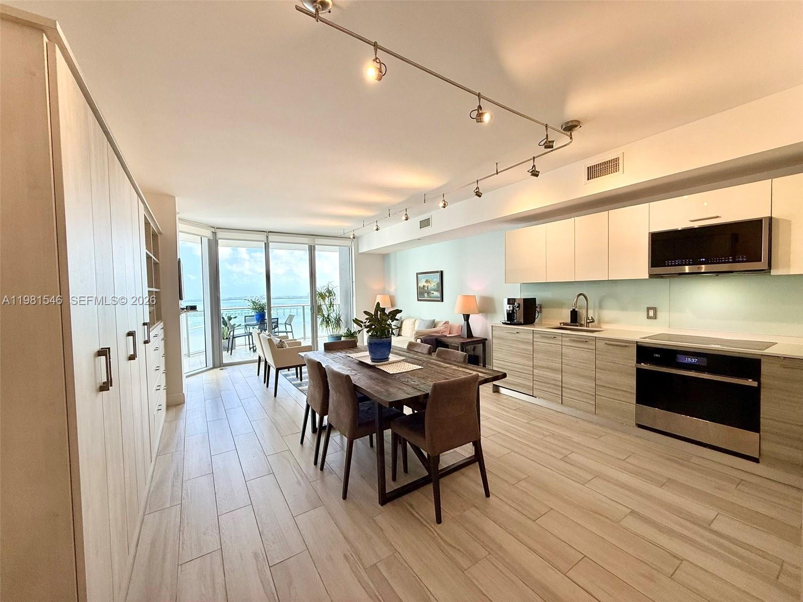 1300 Brickell Bay Dr #3406, Miami FL 33131