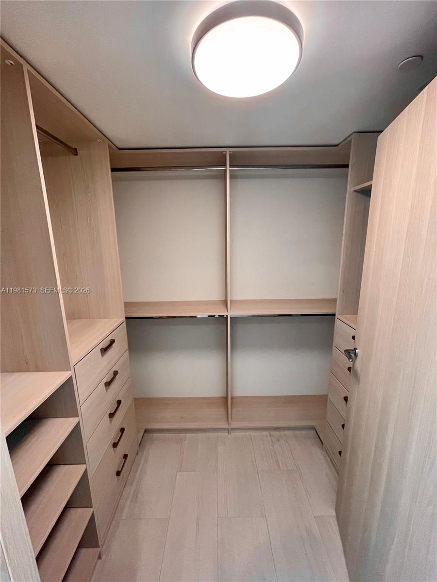 1000 Brickell Plaza #4410, Miami FL 33131