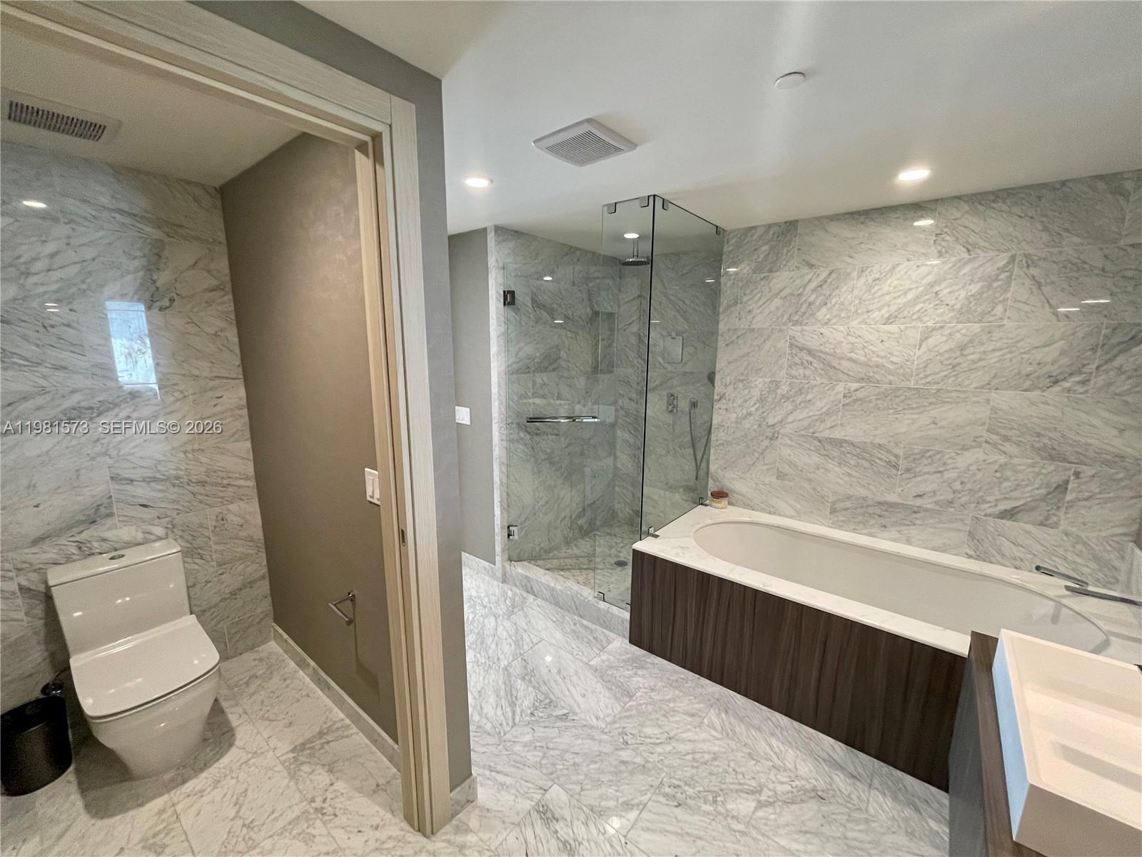 1000 Brickell Plaza #4410, Miami FL 33131