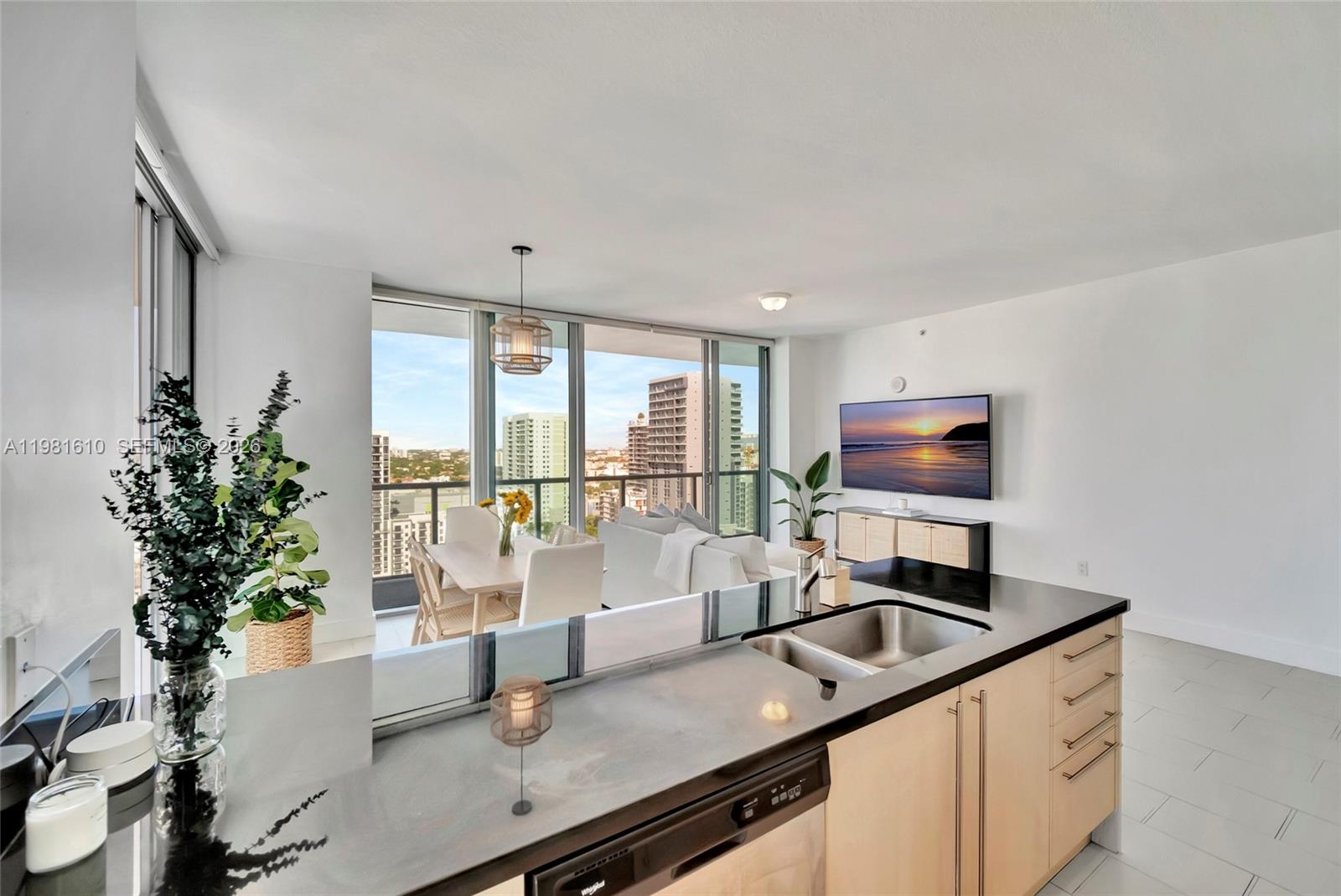 79 SW 12th St #2201-S, Miami FL 33130