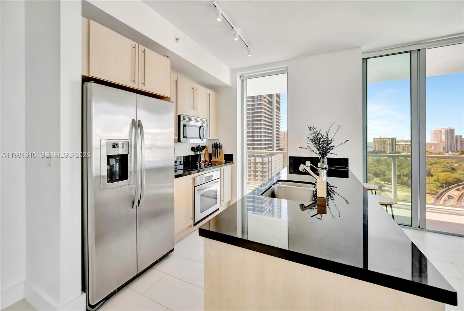 79 SW 12th St #2201-S, Miami FL 33130
