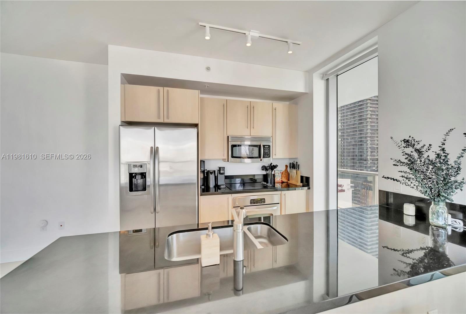 79 SW 12th St #2201-S, Miami FL 33130