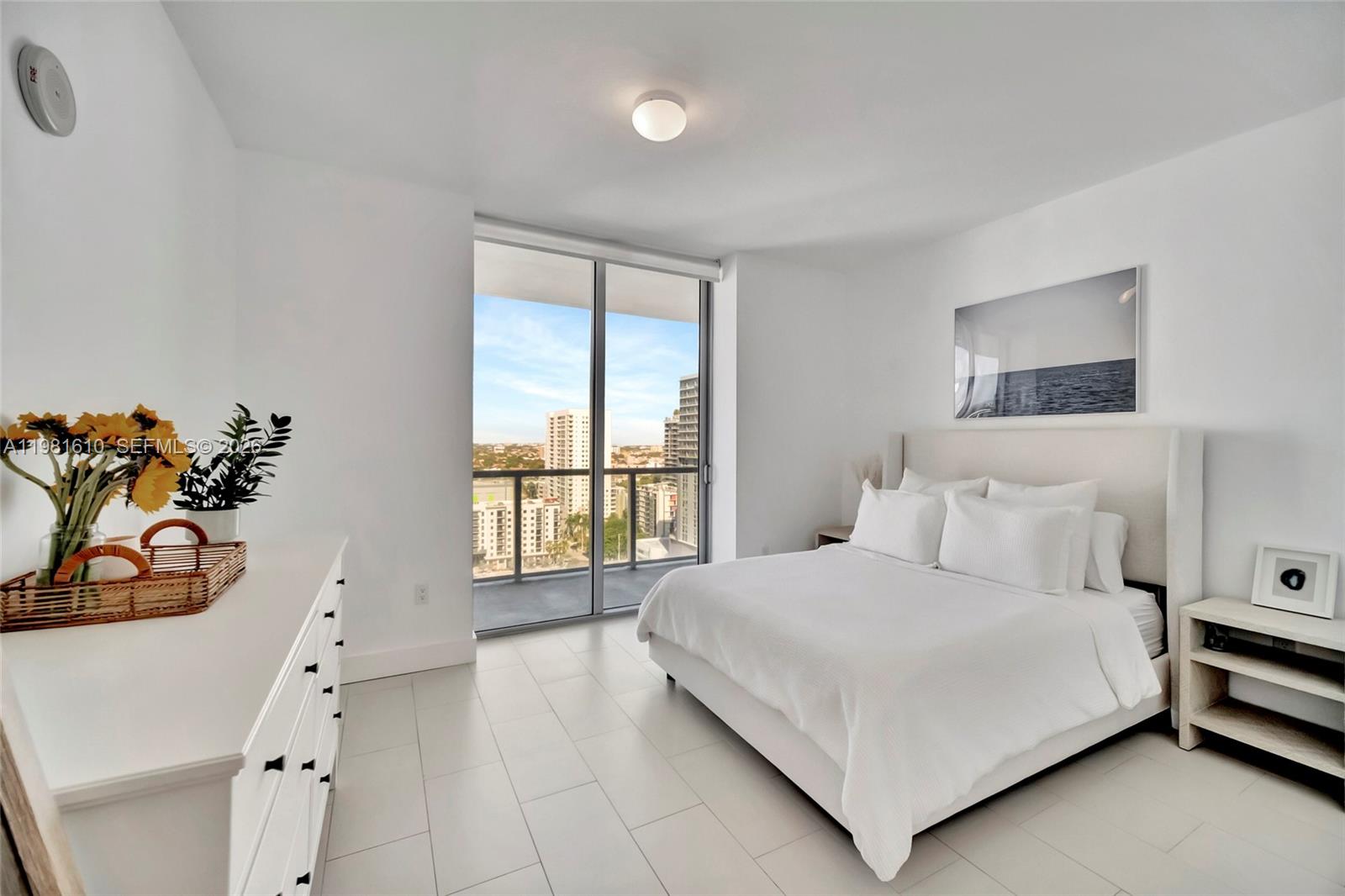79 SW 12th St #2201-S, Miami FL 33130