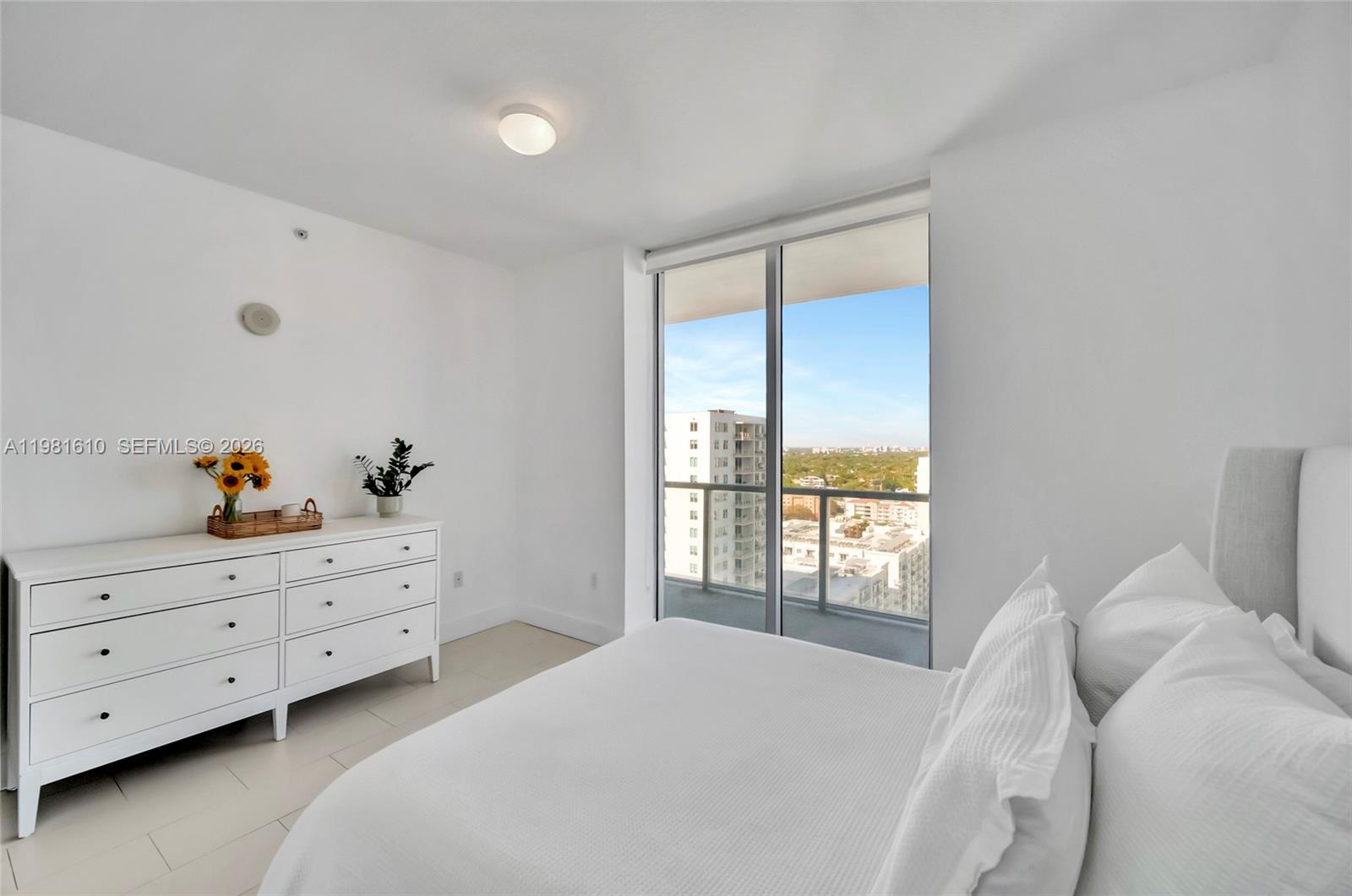 79 SW 12th St #2201-S, Miami FL 33130