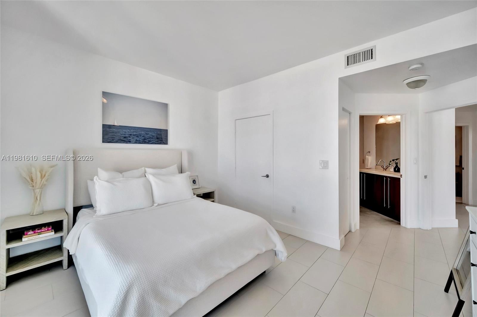 79 SW 12th St #2201-S, Miami FL 33130