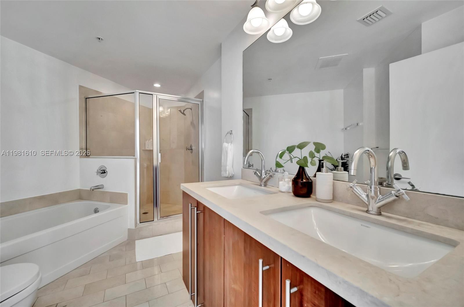 79 SW 12th St #2201-S, Miami FL 33130
