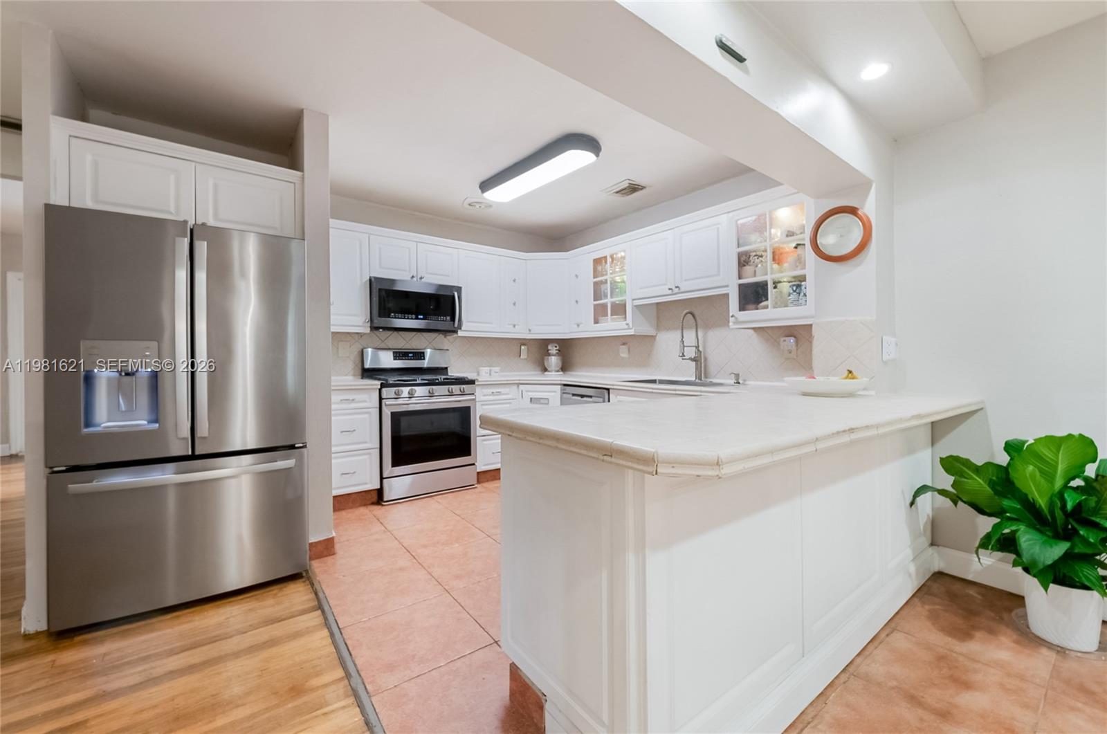 6350 NW 39th Ter, Virginia Gardens FL 33166