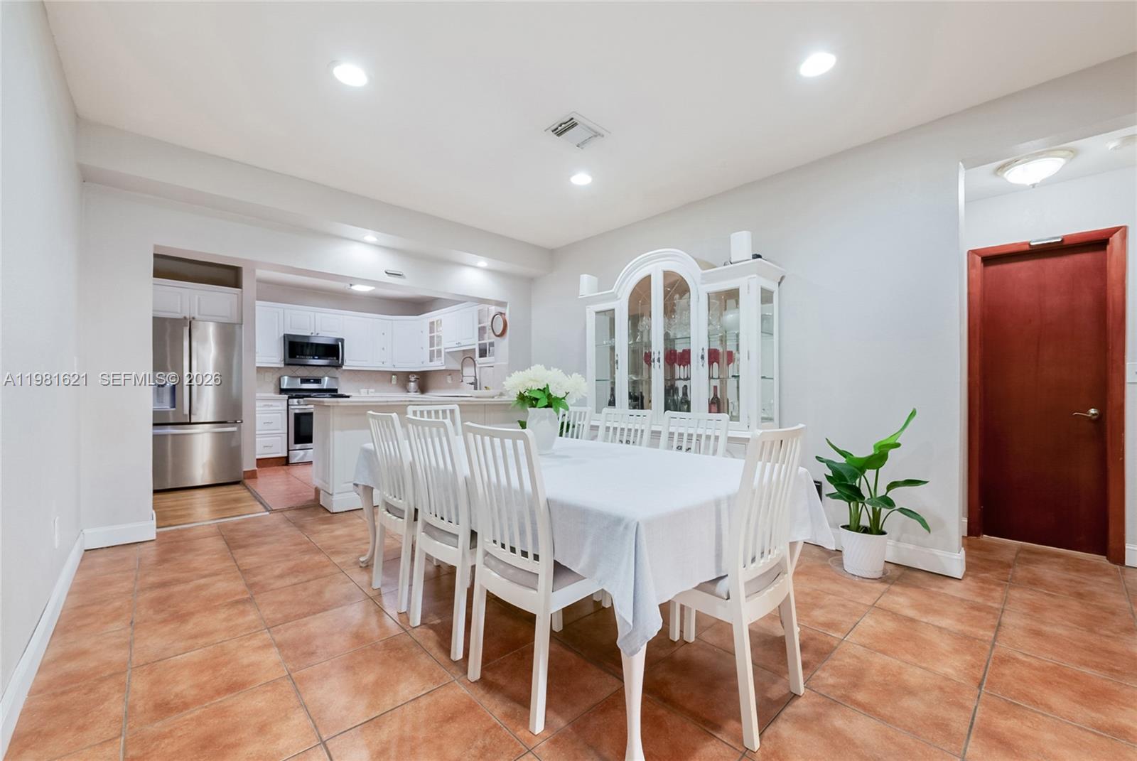6350 NW 39th Ter, Virginia Gardens FL 33166