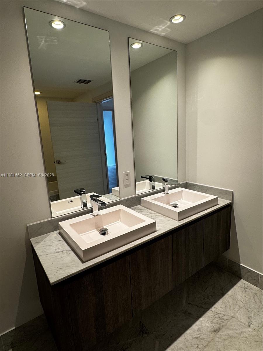 801 S Miami Ave #1906, Miami FL 33130
