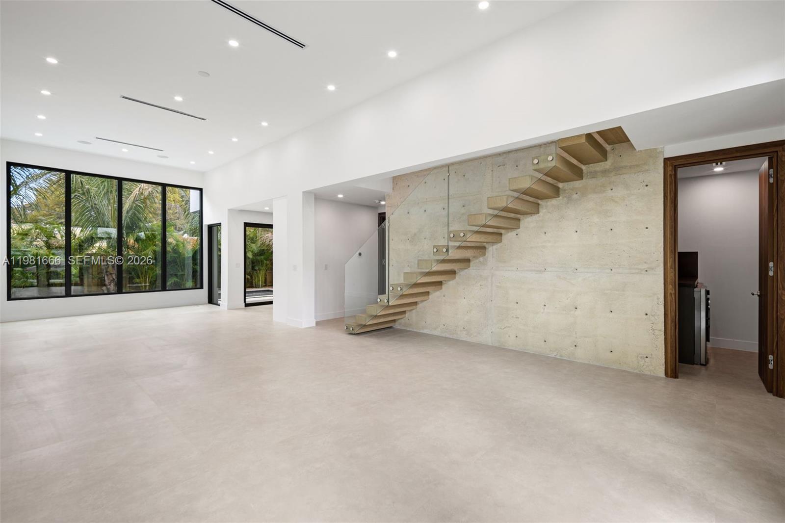 569 NW 44th St, Miami FL 33127