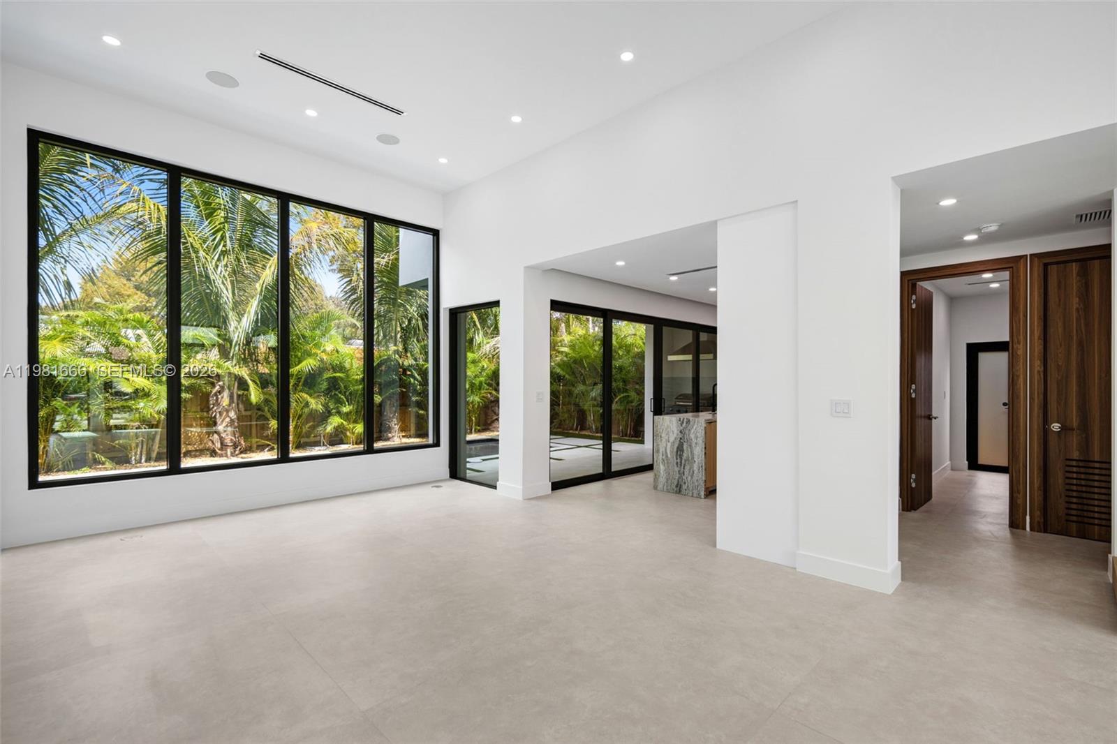 569 NW 44th St, Miami FL 33127