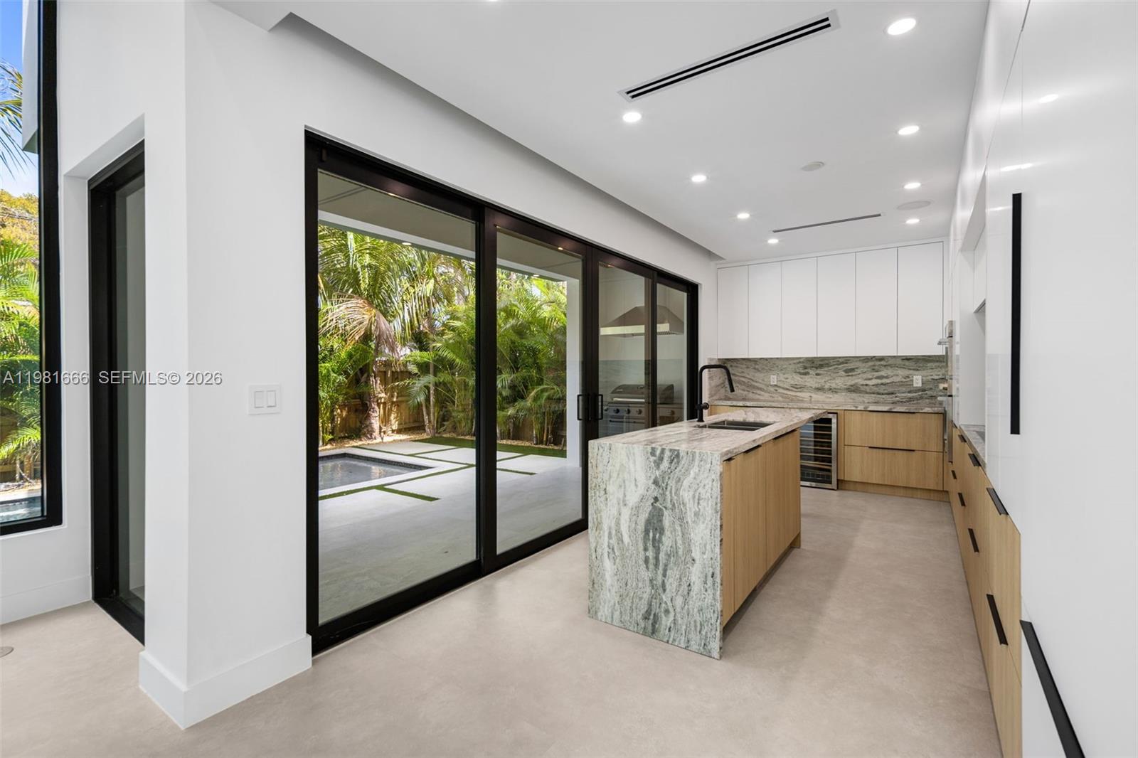 569 NW 44th St, Miami FL 33127