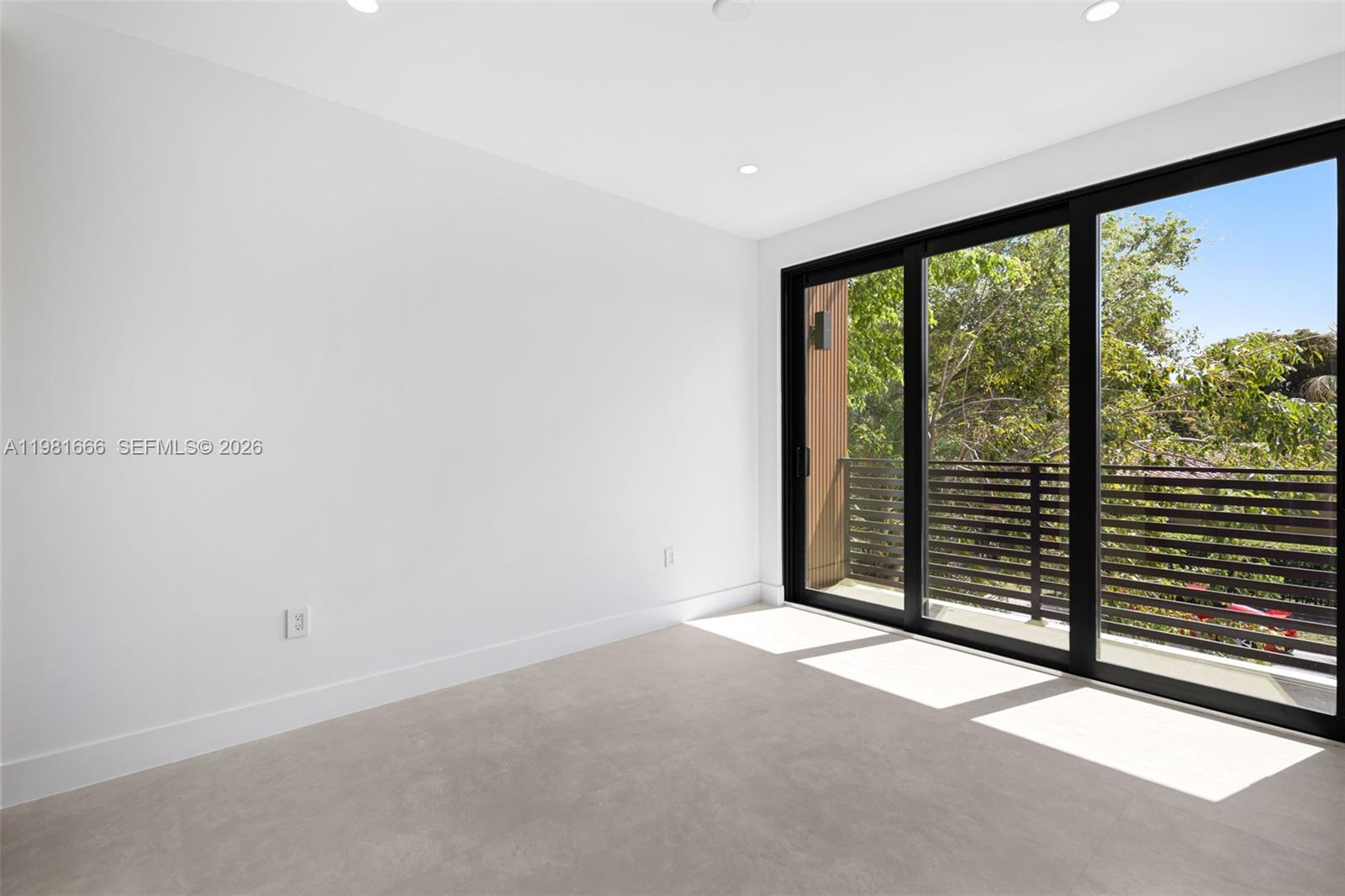 569 NW 44th St, Miami FL 33127