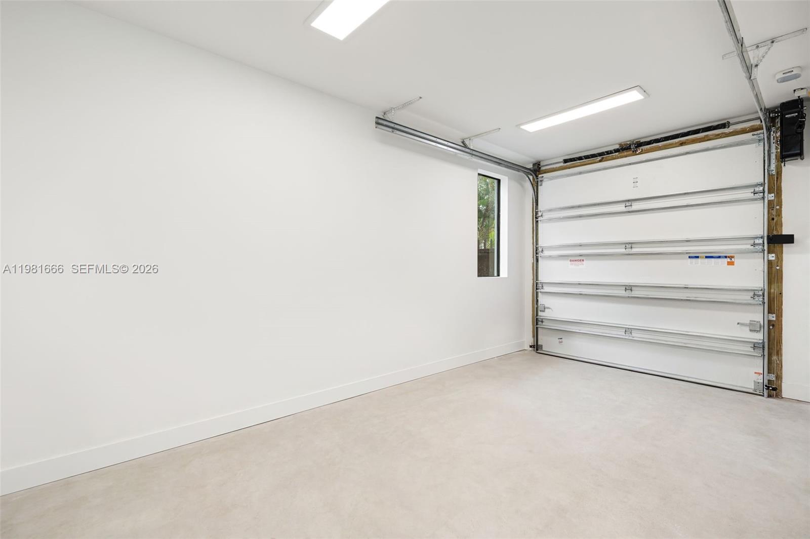569 NW 44th St, Miami FL 33127