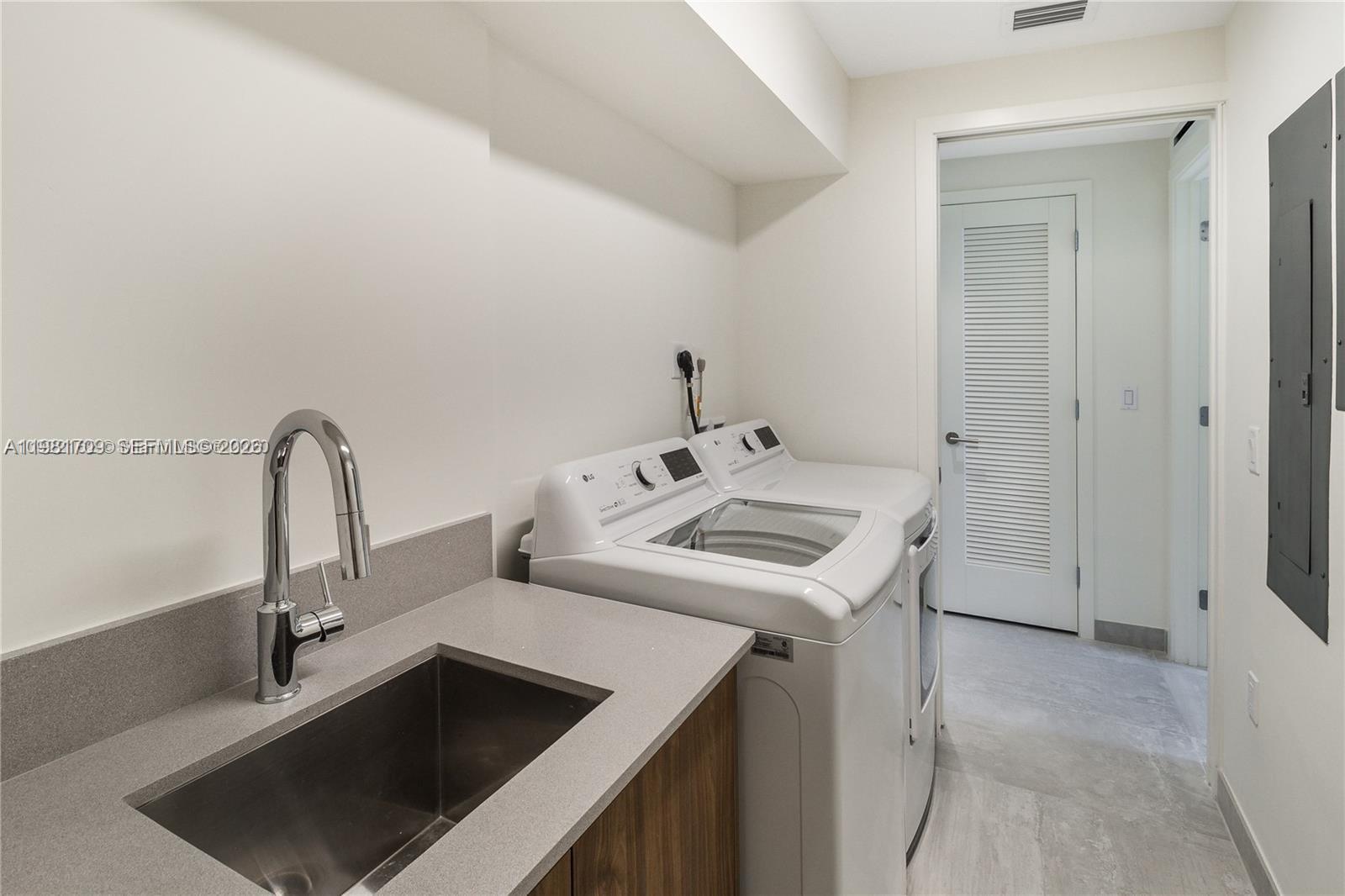 3581 E Glencoe St #601, Miami FL 33133