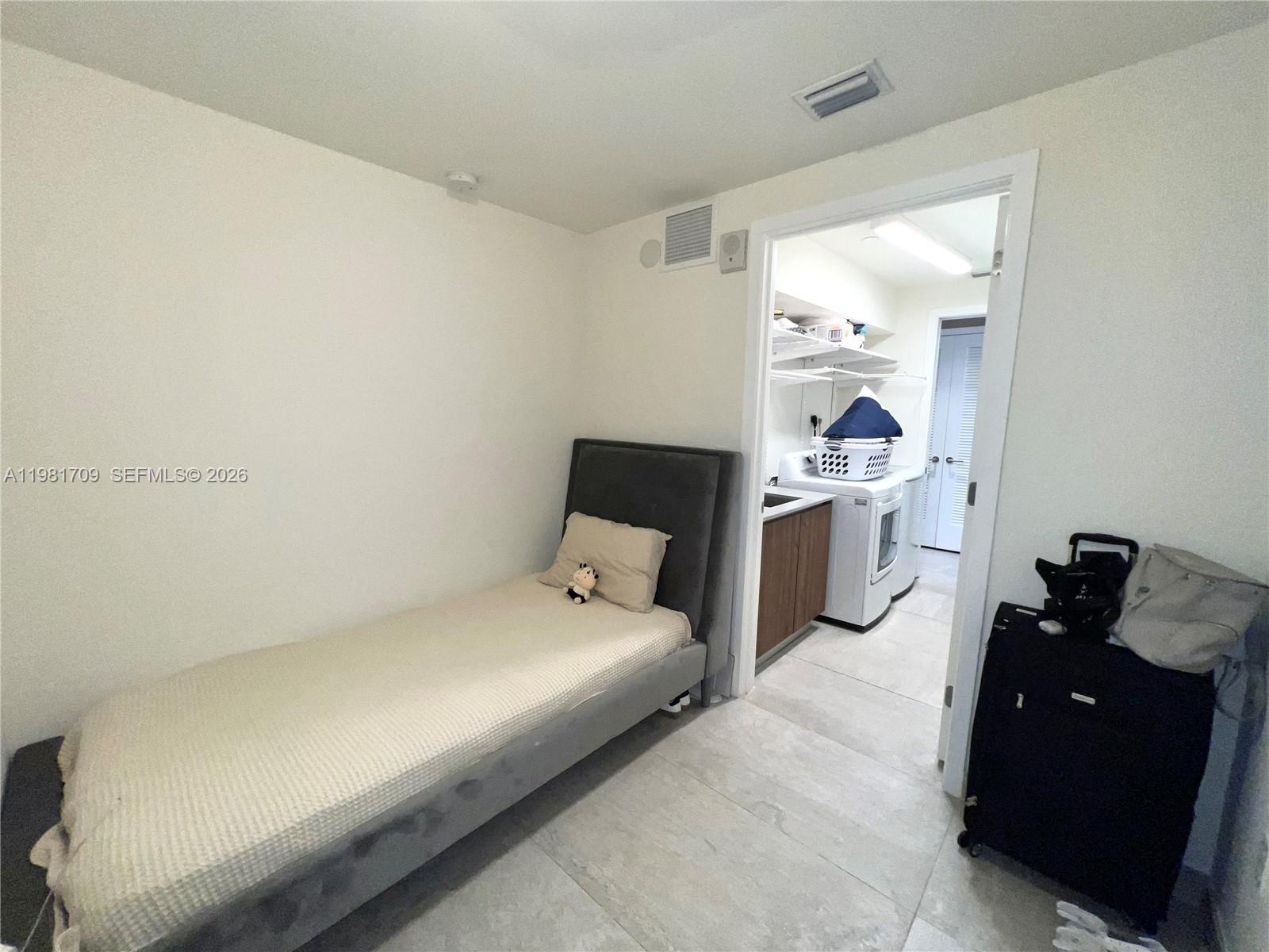 3581 E Glencoe St #601, Miami FL 33133
