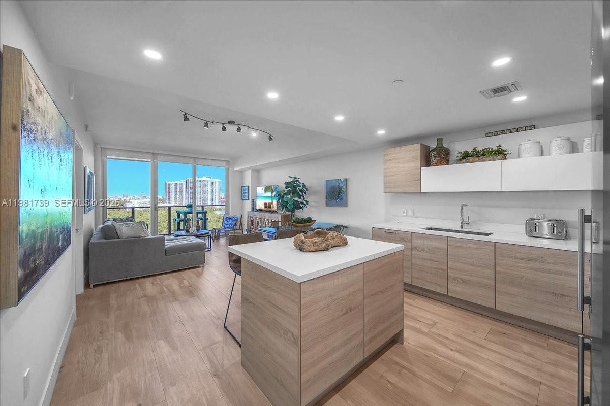 16385 Biscayne Blvd #1104, North Miami Beach FL 33160