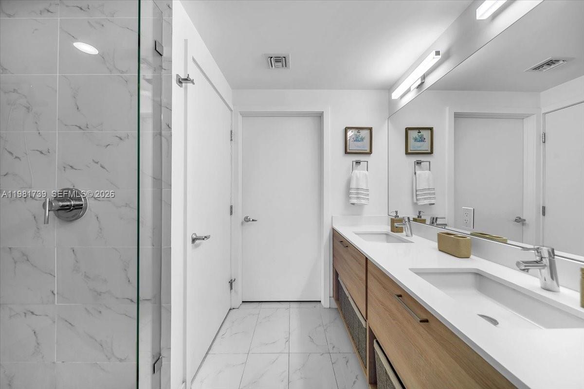 16385 Biscayne Blvd #1104, North Miami Beach FL 33160