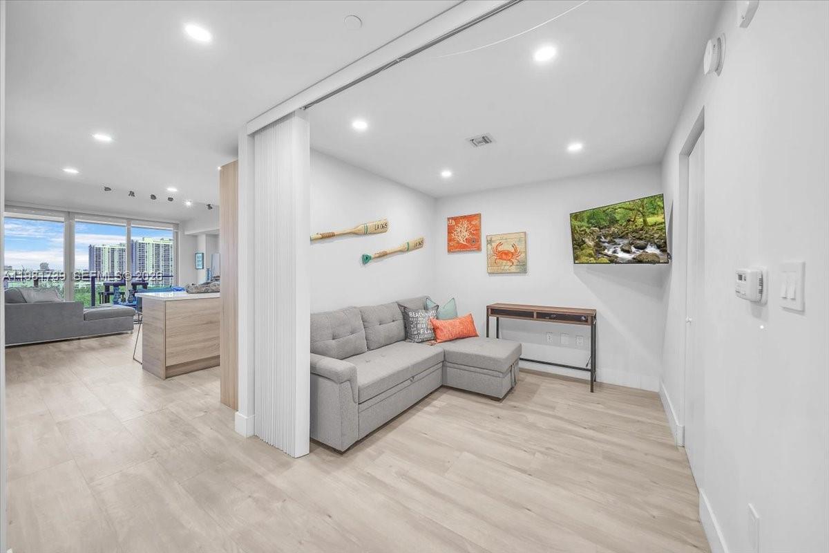16385 Biscayne Blvd #1104, North Miami Beach FL 33160