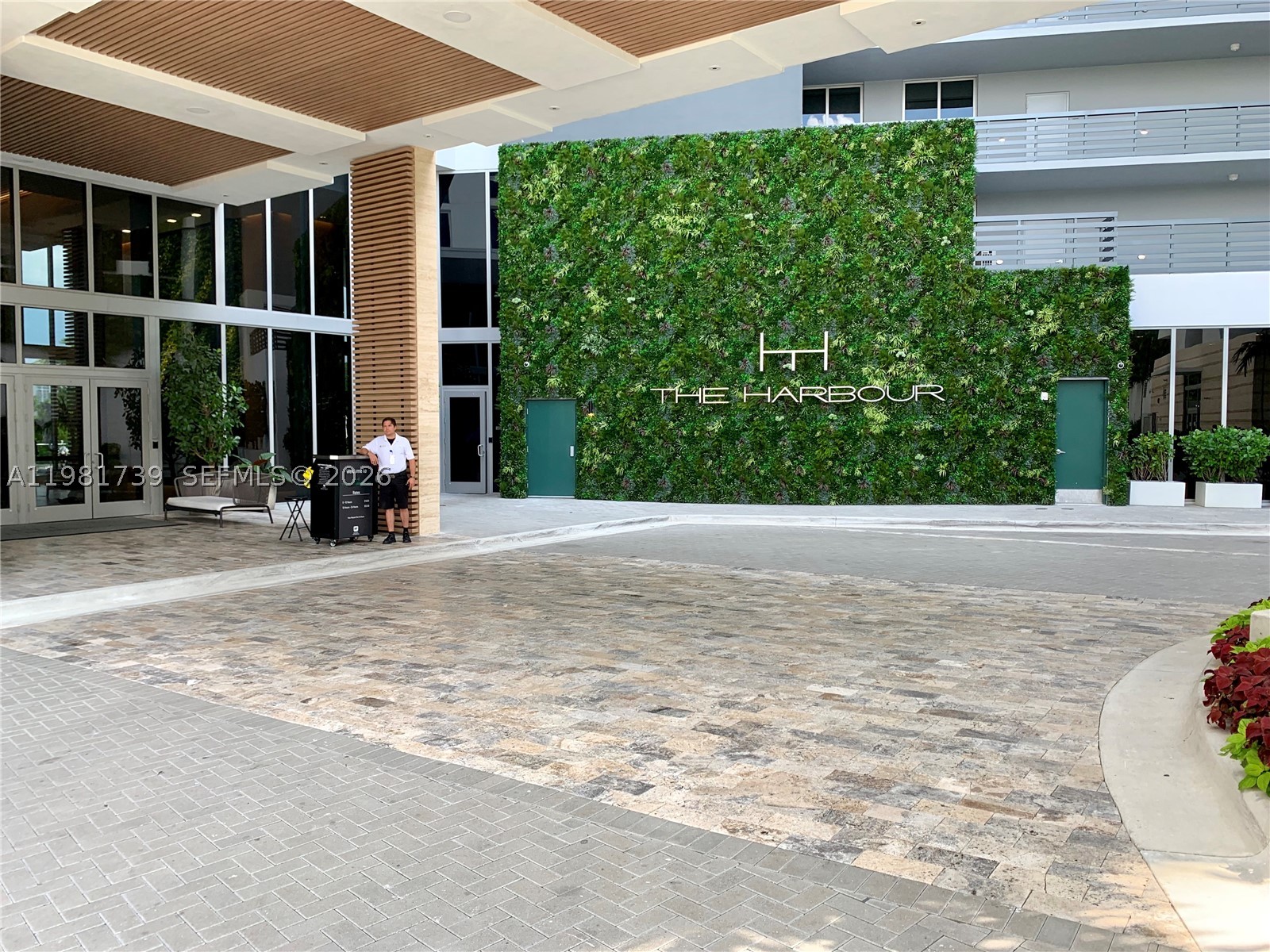 16385 Biscayne Blvd #1104, North Miami Beach FL 33160