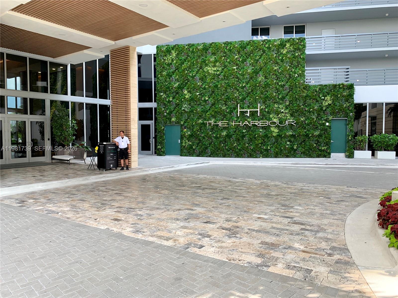 16385 Biscayne Blvd #1104, North Miami Beach FL 33160