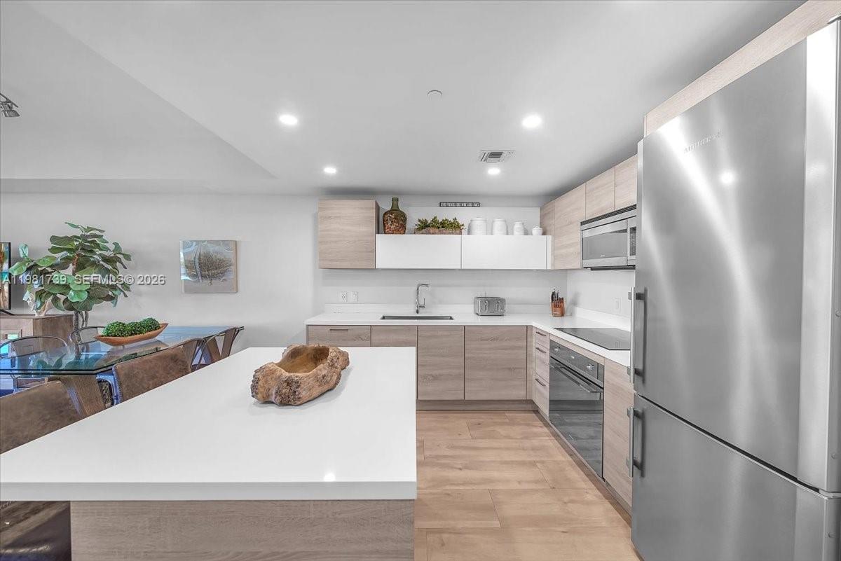 16385 Biscayne Blvd #1104, North Miami Beach FL 33160
