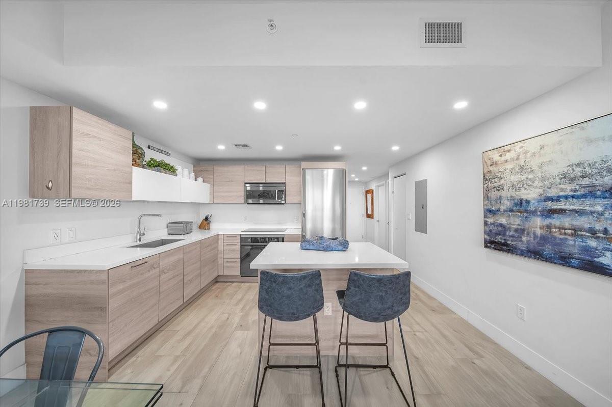 16385 Biscayne Blvd #1104, North Miami Beach FL 33160