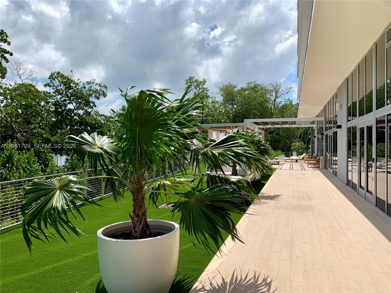 16385 Biscayne Blvd #1104, North Miami Beach FL 33160