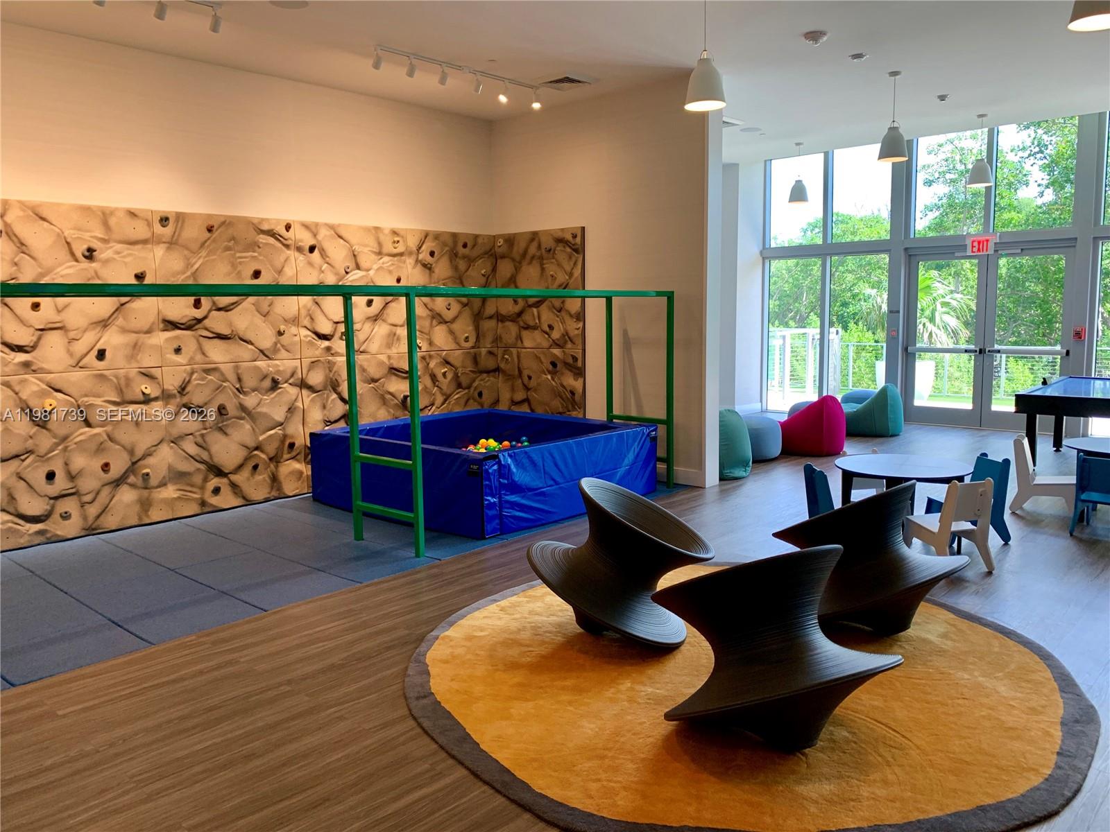 16385 Biscayne Blvd #1104, North Miami Beach FL 33160