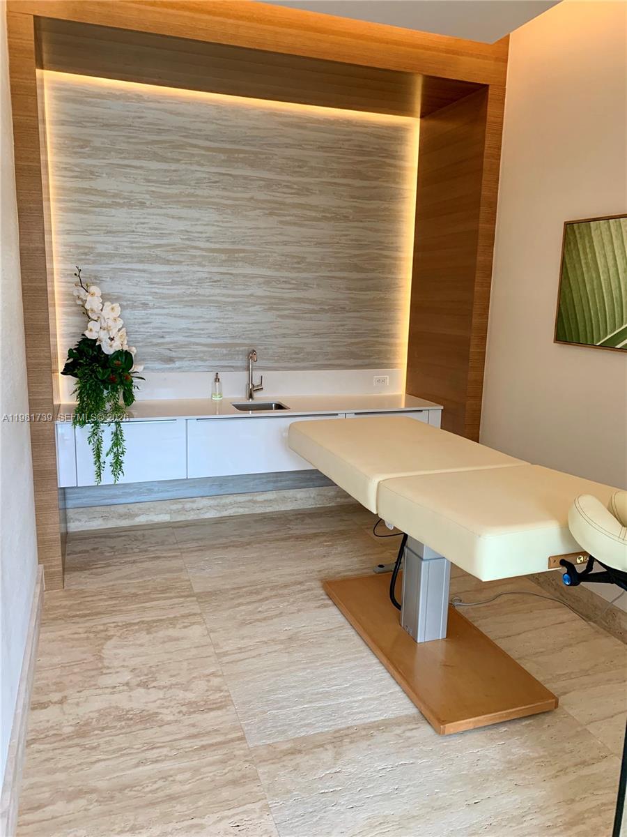 16385 Biscayne Blvd #1104, North Miami Beach FL 33160