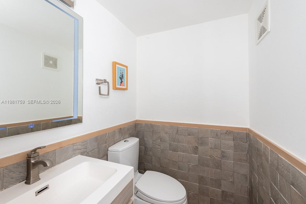 717 Benevento Ave, Coral Gables FL 33146