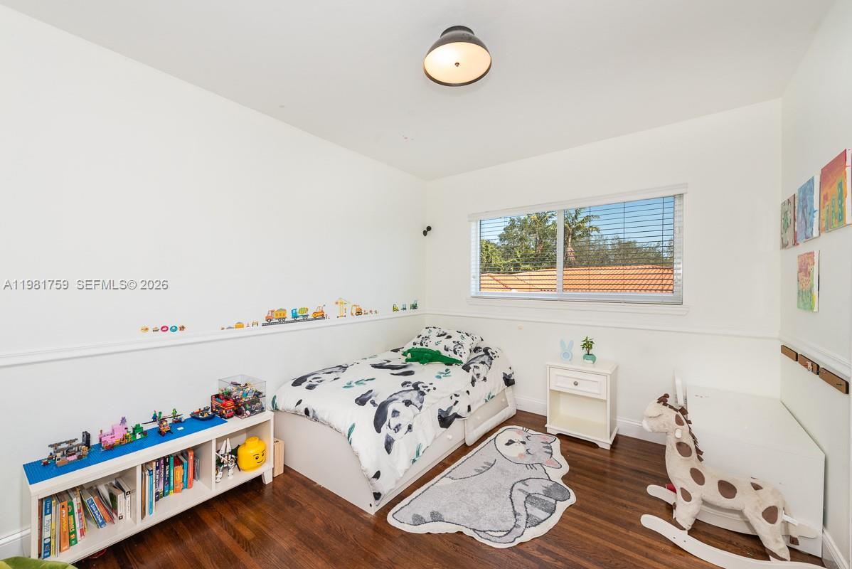717 Benevento Ave, Coral Gables FL 33146