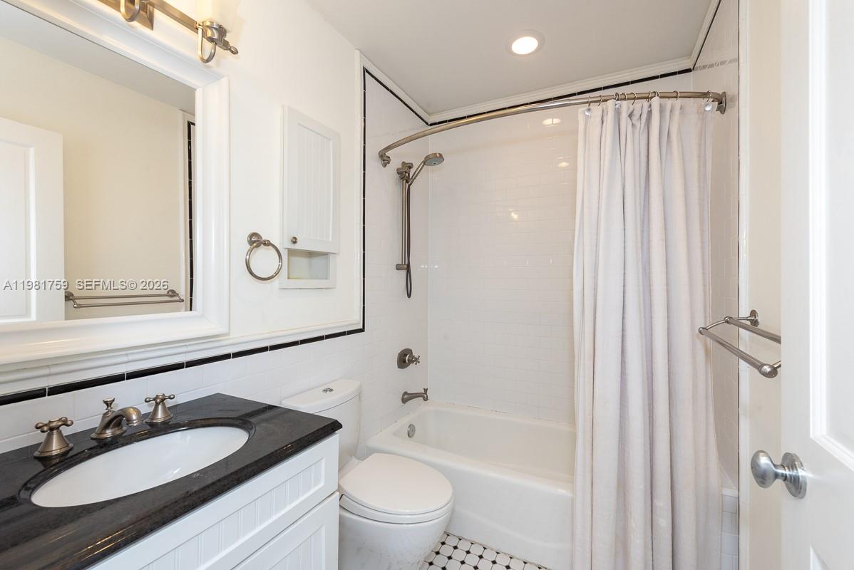 717 Benevento Ave, Coral Gables FL 33146