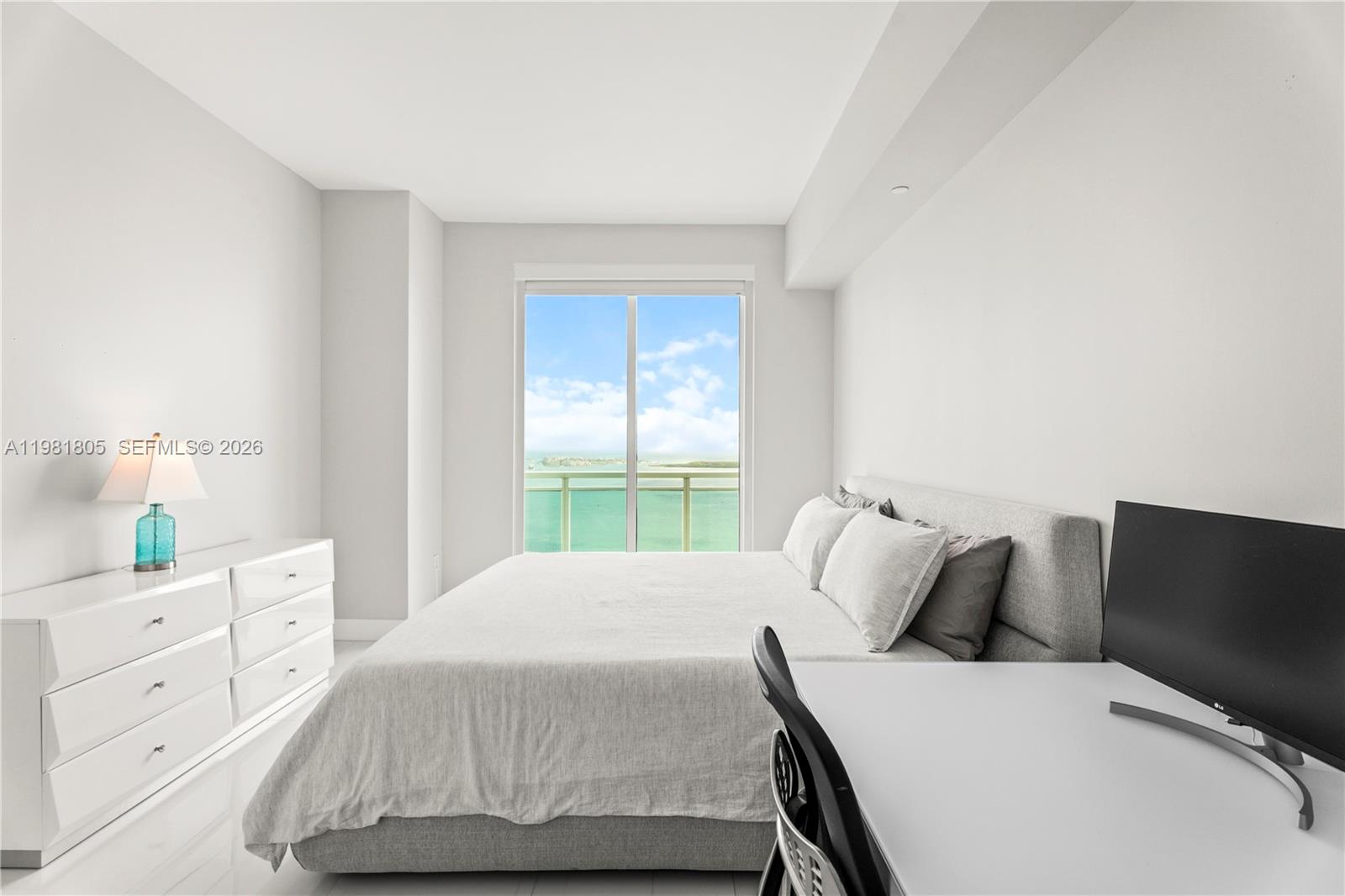 950 Brickell Bay Dr #4710, Miami FL 33131