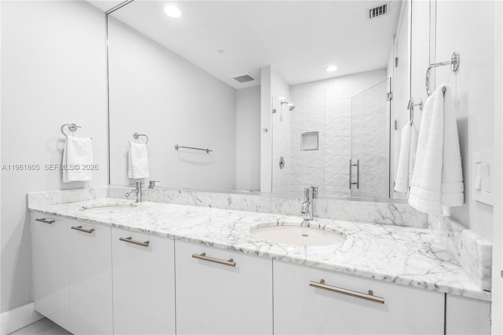 950 Brickell Bay Dr #4710, Miami FL 33131