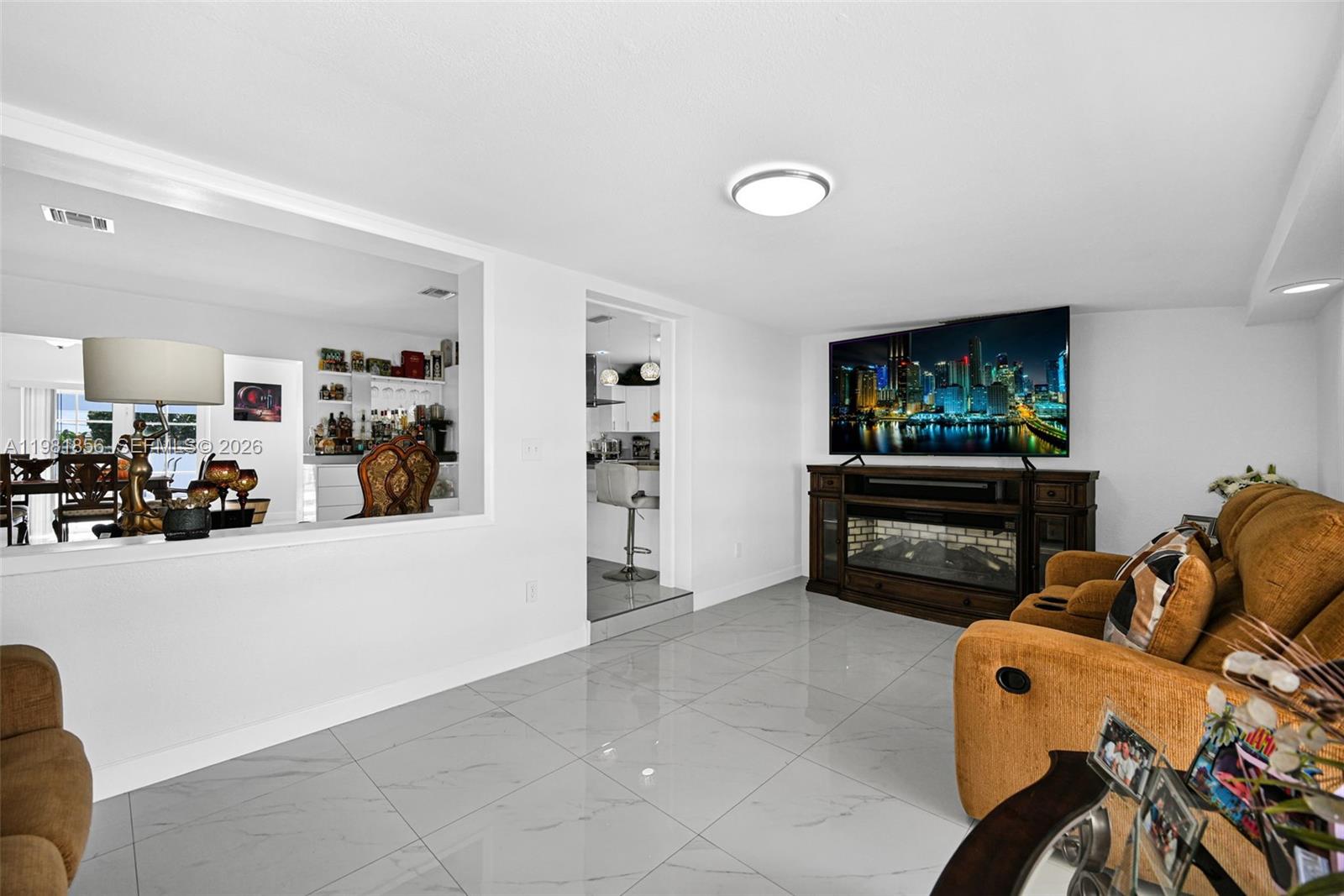 756 W 53rd St, Hialeah FL 33012