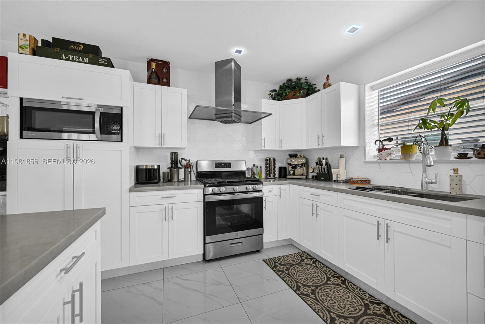 756 W 53rd St, Hialeah FL 33012