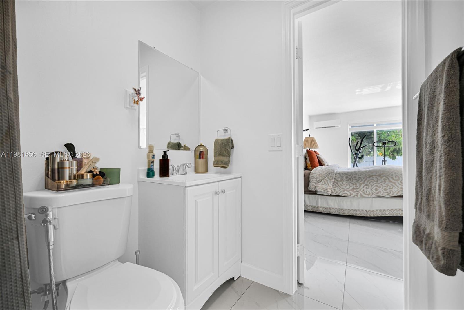 756 W 53rd St, Hialeah FL 33012