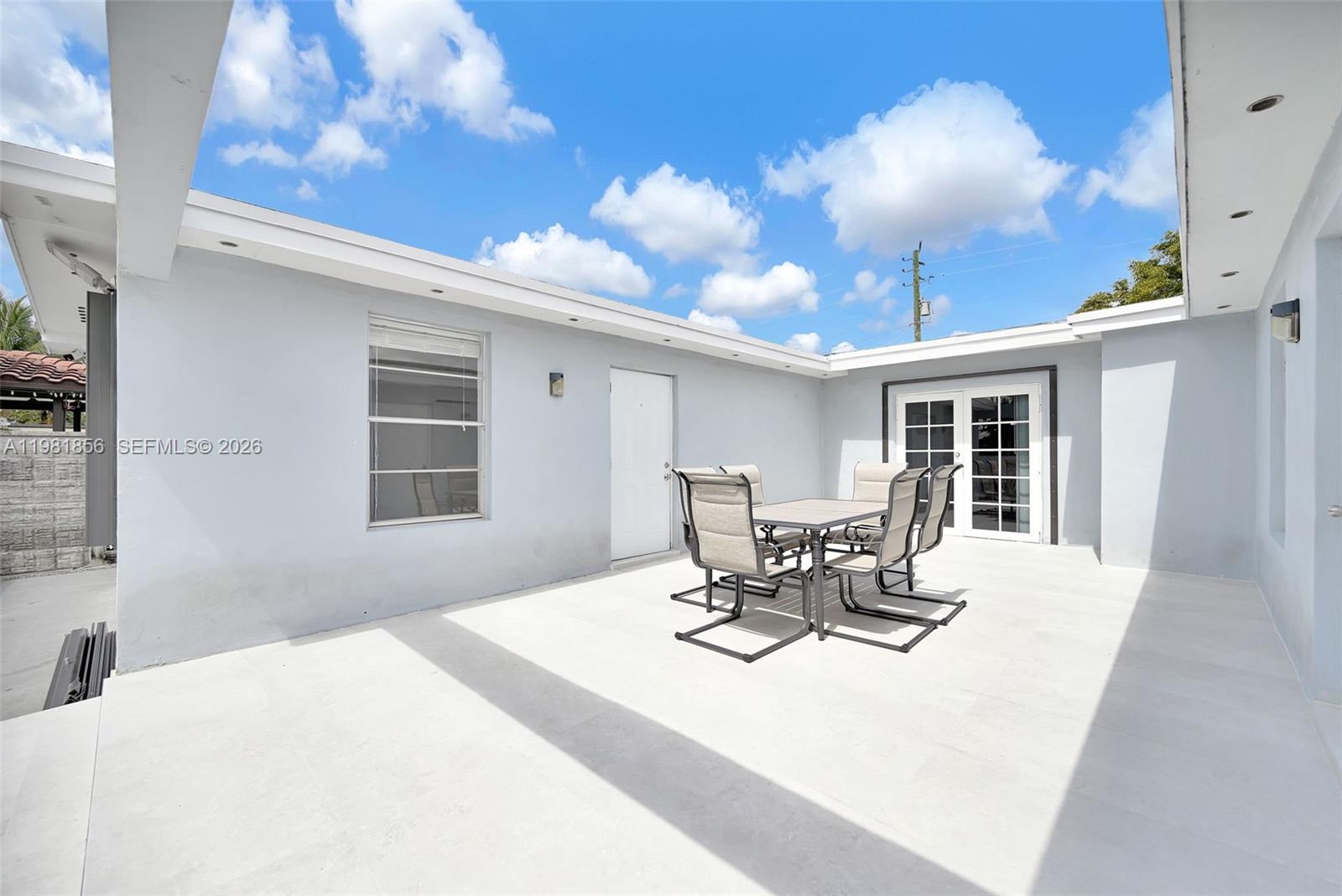 756 W 53rd St, Hialeah FL 33012