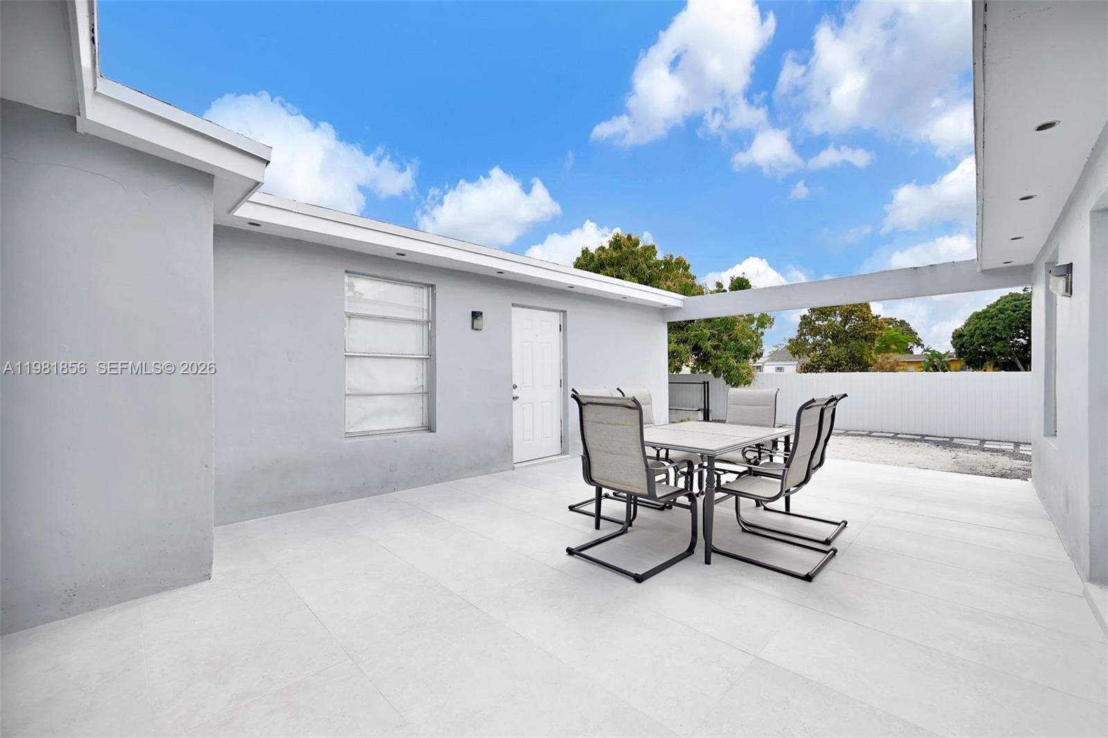 756 W 53rd St, Hialeah FL 33012