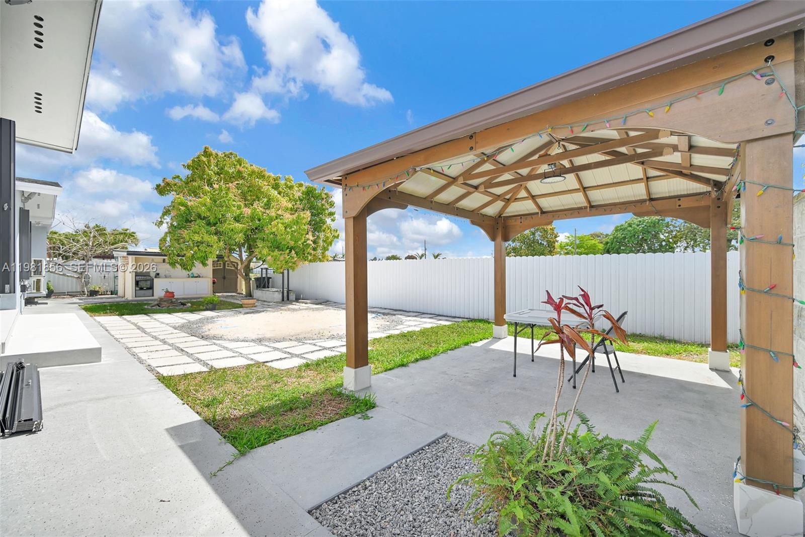 756 W 53rd St, Hialeah FL 33012
