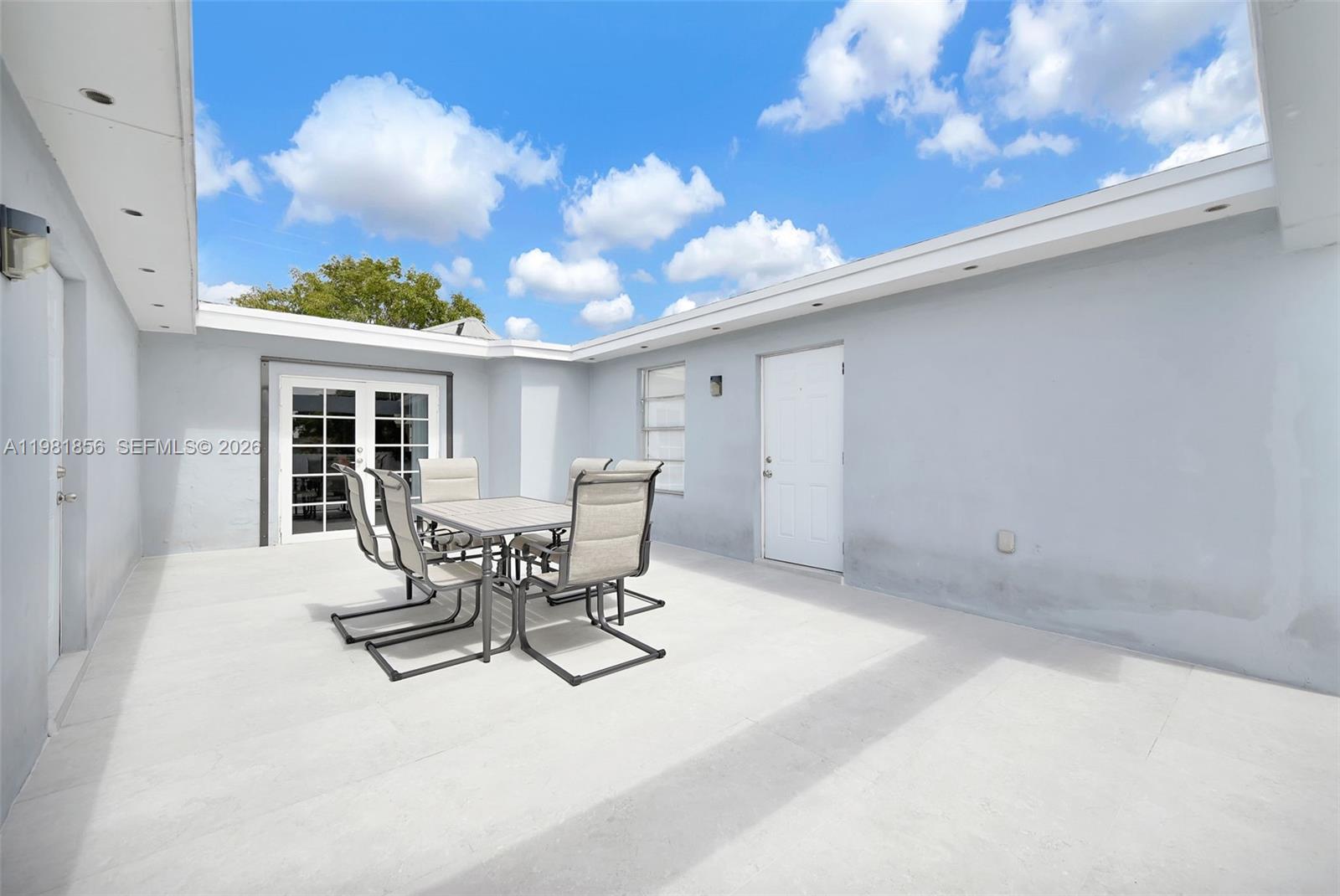 756 W 53rd St, Hialeah FL 33012