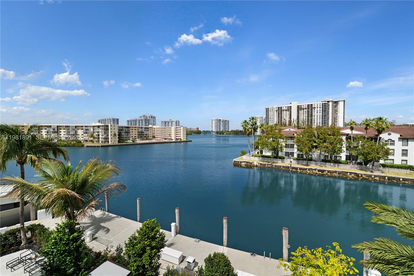 1522 Island Blvd, Aventura FL 33160