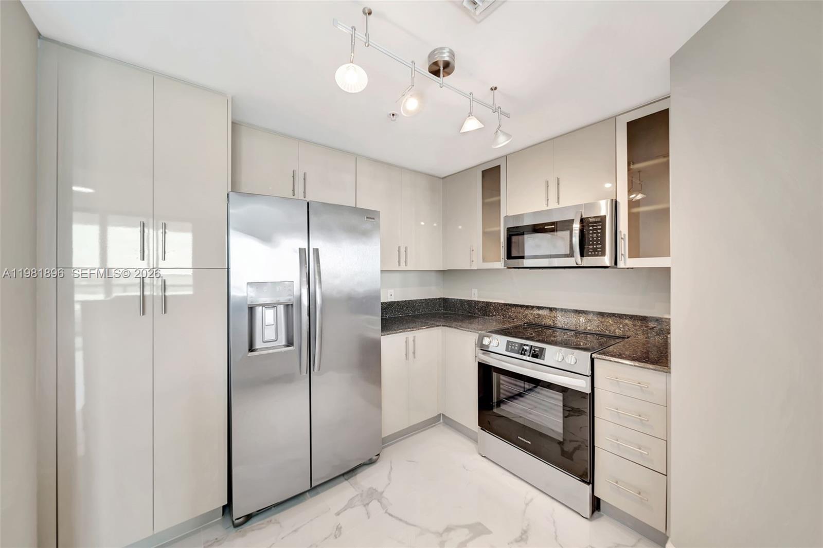 7900 Harbor Island Dr #1001, North Bay Village FL 33141