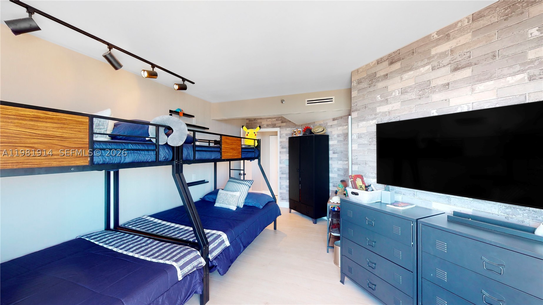 1000 W Island Blvd #2903, Aventura FL 33160
