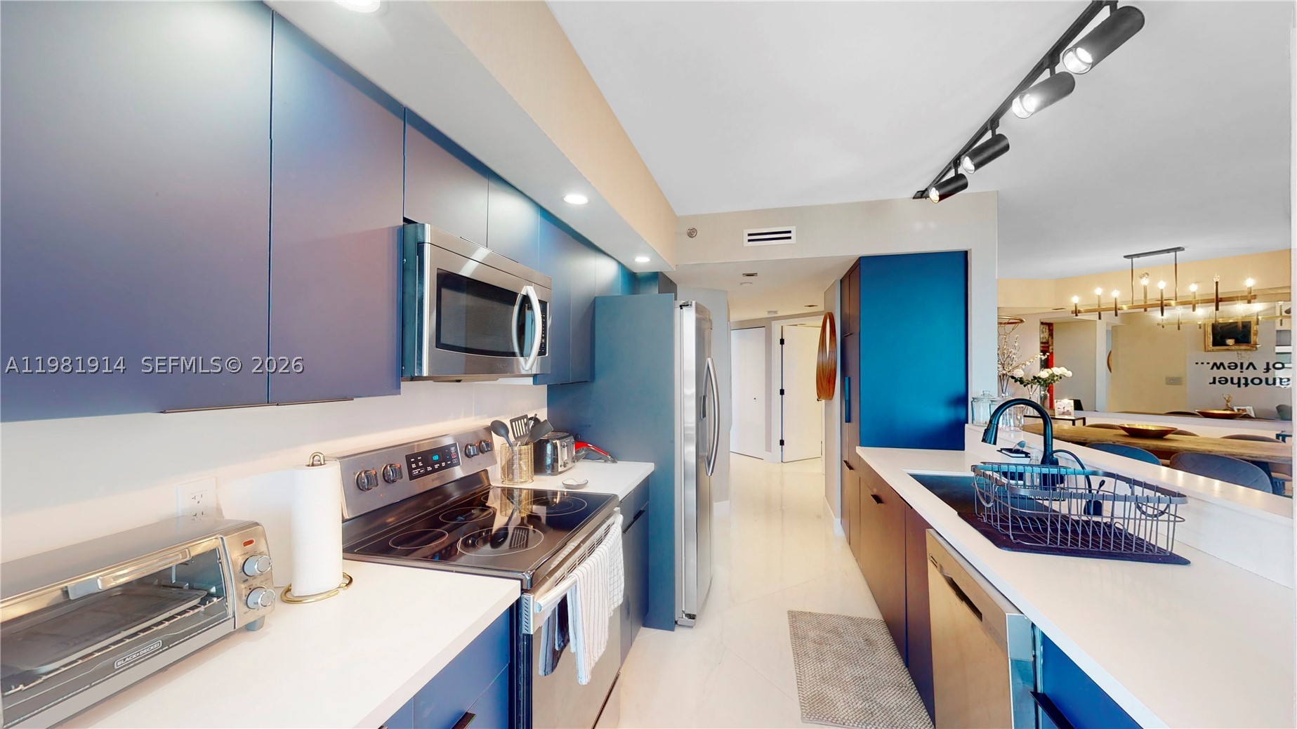1000 W Island Blvd #2903, Aventura FL 33160