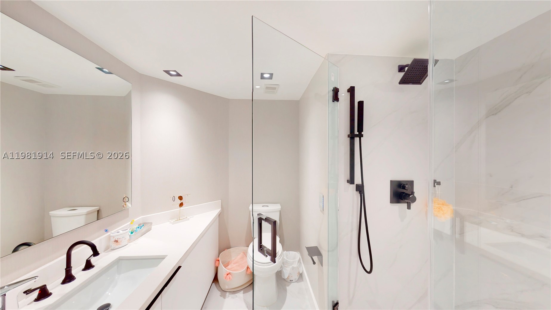 1000 W Island Blvd #2903, Aventura FL 33160