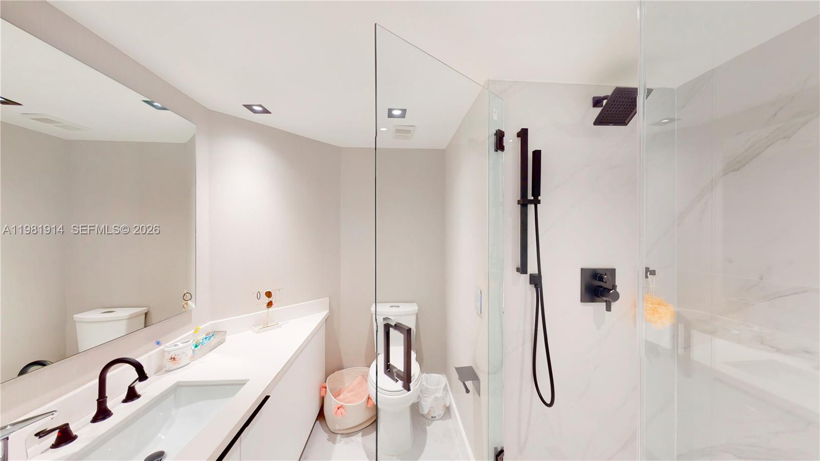 1000 W Island Blvd #2903, Aventura FL 33160