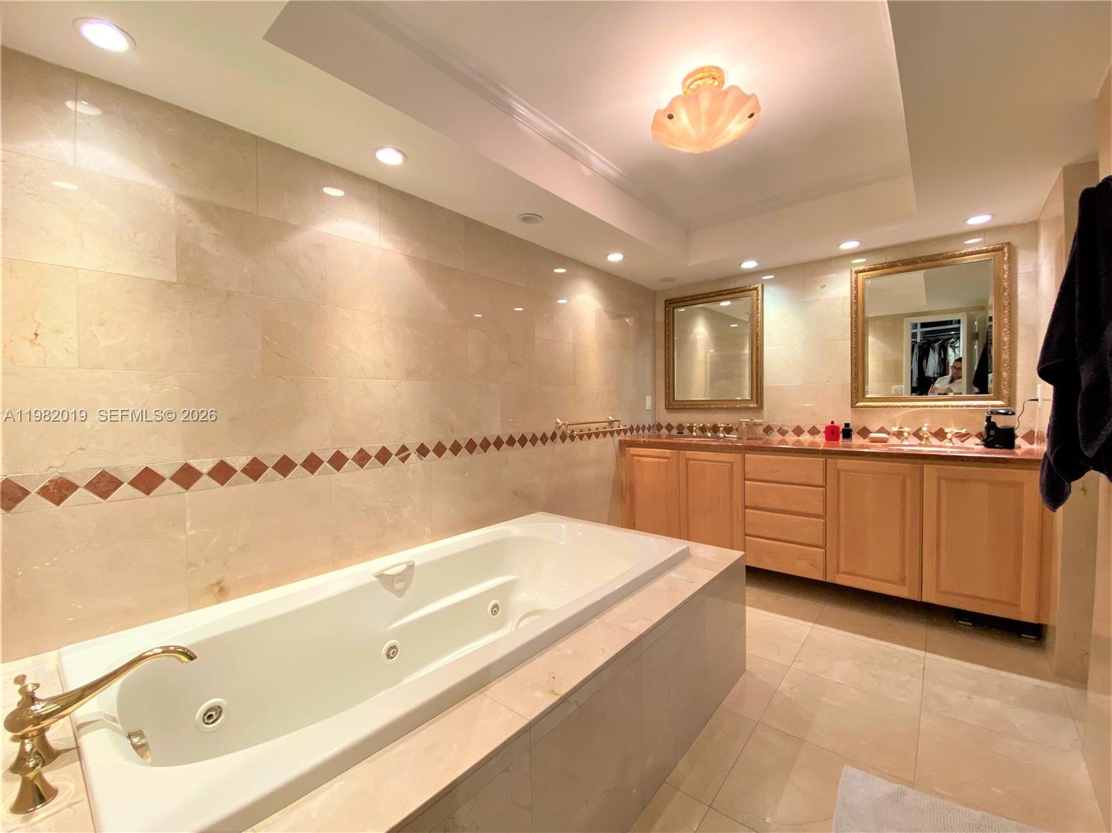 1121 Crandon Blvd #F907, Key Biscayne FL 33149